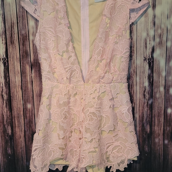 Lioness - XS - Pink Lace Casablanca Deep V Romper - NWT - Nude Lined - Picture 2 of 7